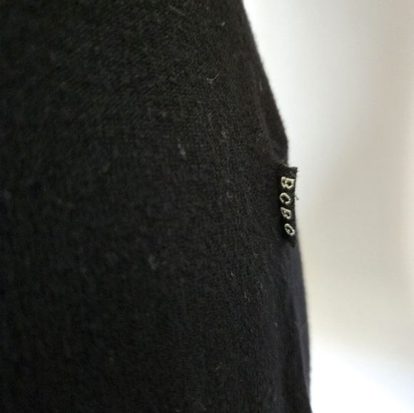 BCBG Black V-Neck Thick Stretchy Short Sleeve Top. Size Small - Picture 4 of 11